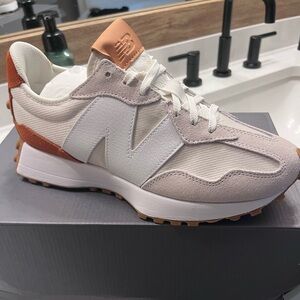 New balance 327 lifestyle women’s 9 1/2
